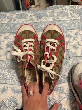 VINTAGE. Coach Signature Canvas Sneakers in Khaki with Pink Trim